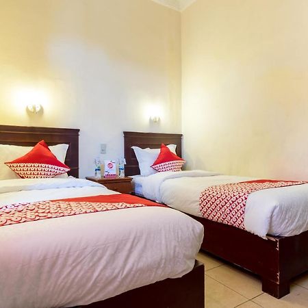 Oyo 1030 Hotel Bumi Asih Medan Bagian luar foto