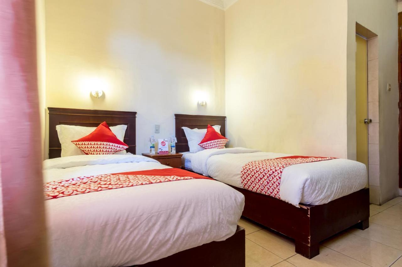 Oyo 1030 Hotel Bumi Asih Medan Bagian luar foto