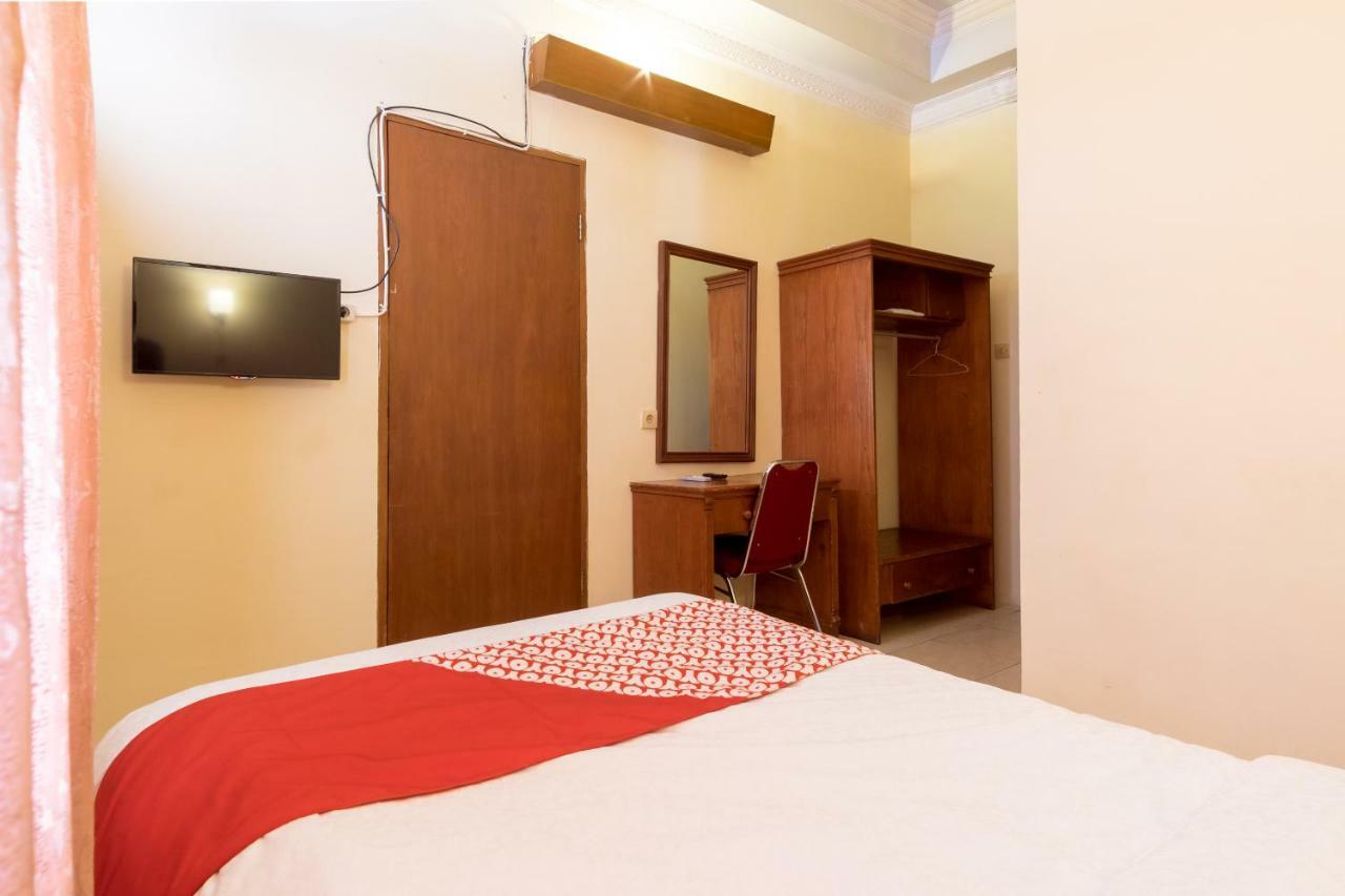 Oyo 1030 Hotel Bumi Asih Medan Bagian luar foto