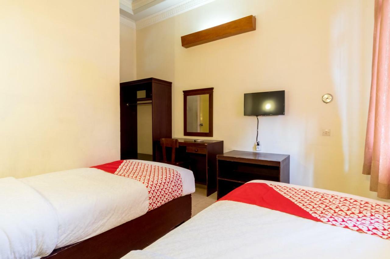 Oyo 1030 Hotel Bumi Asih Medan Bagian luar foto