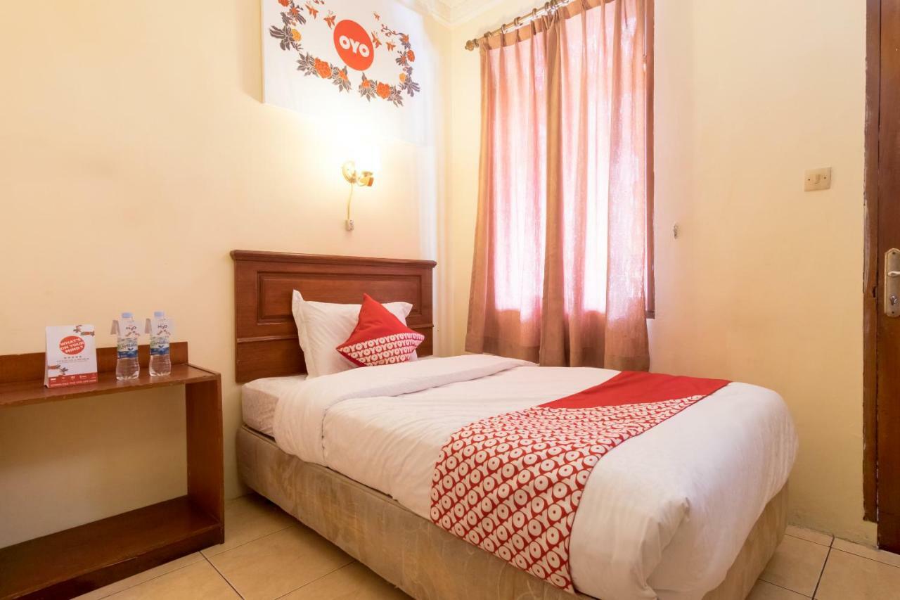 Oyo 1030 Hotel Bumi Asih Medan Bagian luar foto