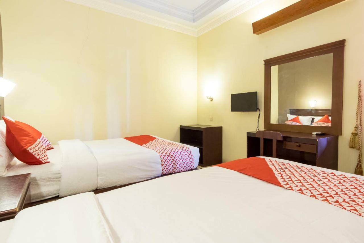 Oyo 1030 Hotel Bumi Asih Medan Bagian luar foto