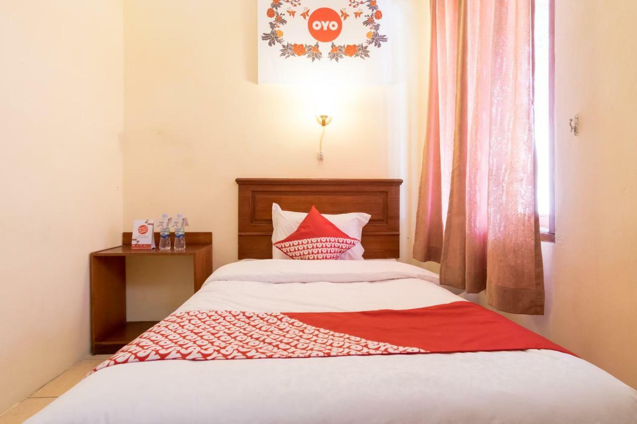 Oyo 1030 Hotel Bumi Asih Medan Bagian luar foto