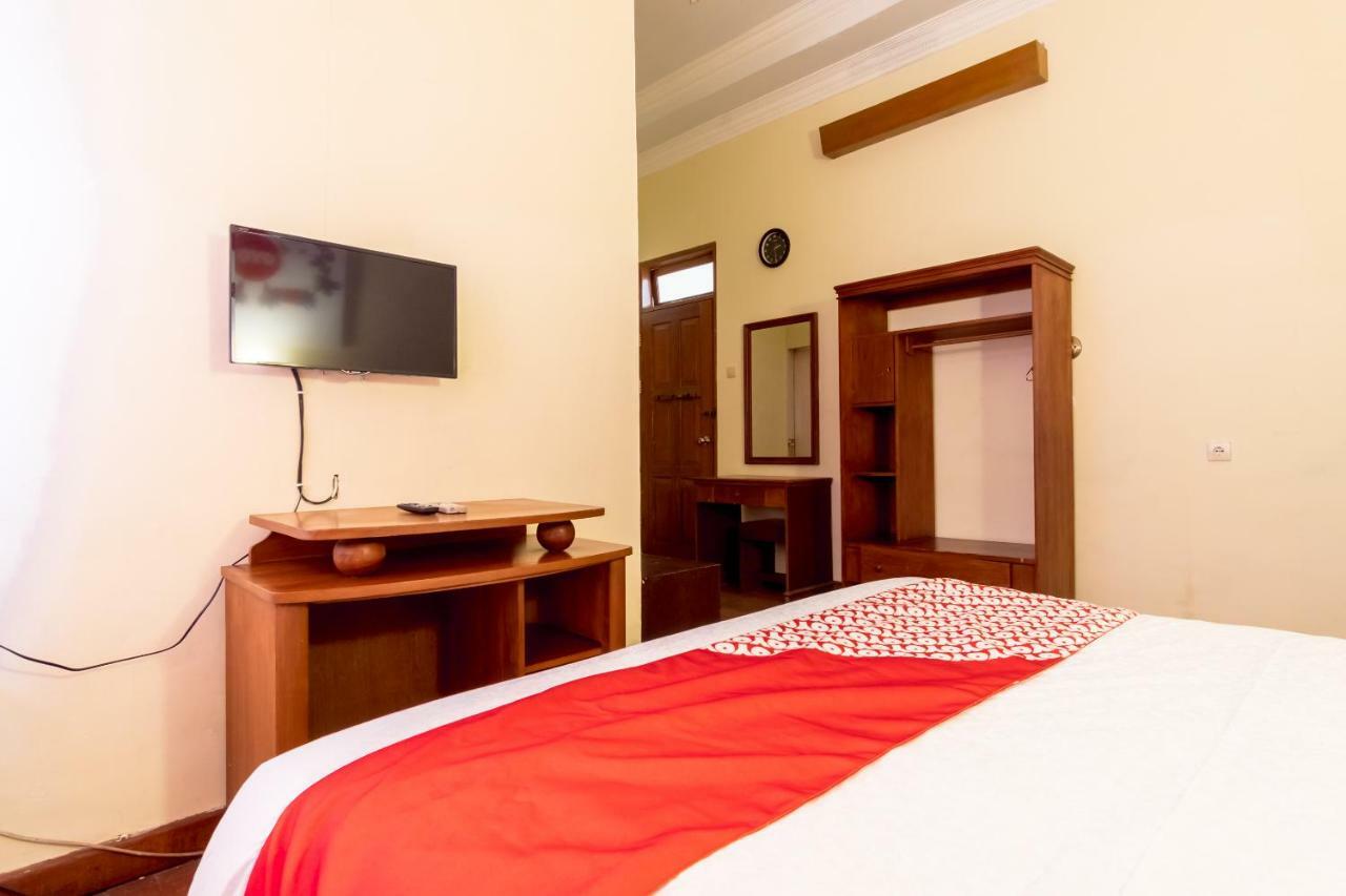 Oyo 1030 Hotel Bumi Asih Medan Bagian luar foto