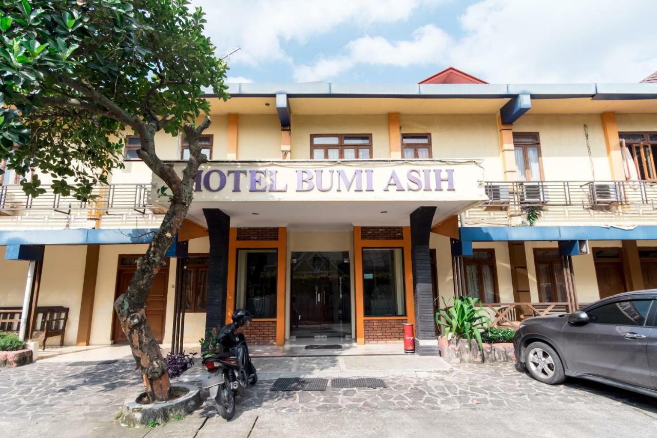 Oyo 1030 Hotel Bumi Asih Medan Bagian luar foto