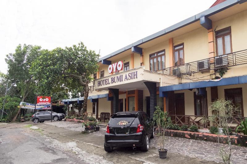 Oyo 1030 Hotel Bumi Asih Medan Bagian luar foto